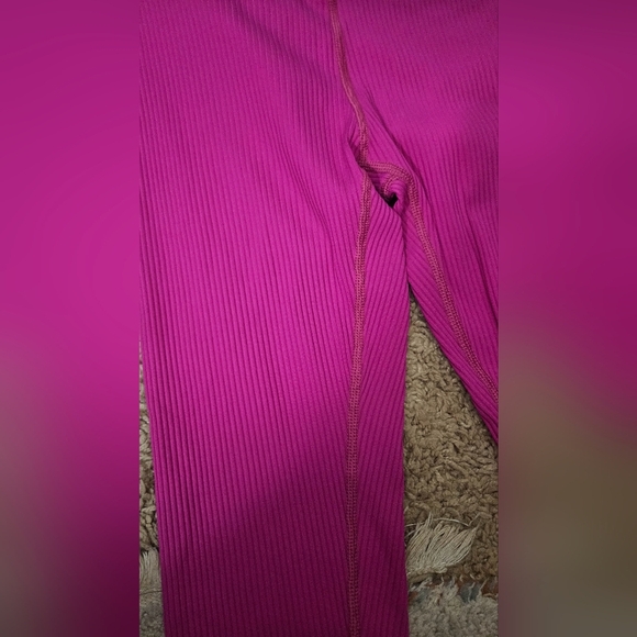CARBON 38 Ribbed 7/8 Lcgging In Magenta. Size Small - Picture 7 of 11